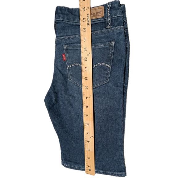 Levis Women's Bermuda Jean Short Size 3 W29, Casual Denim Shorts EUC - Picture 7 of 7